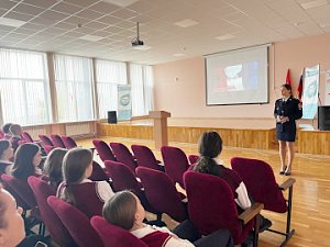 В Севастополе сотрудники наркоконтроля продолжают рассказывать школьникам о вреде запрещенных веществ