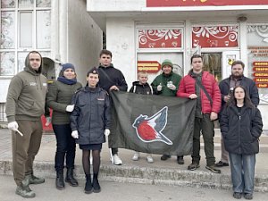 Севастопольские полицейские вместе с молодежными общественными организациями ликвидировали рекламу наркотических средств в рамках акции «Закрась опасность!»